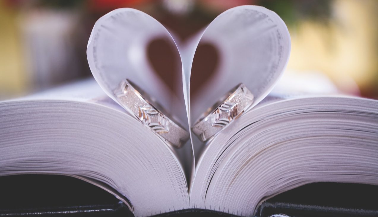Top 12 Romantic Books to Read on Valentine's Day 2017