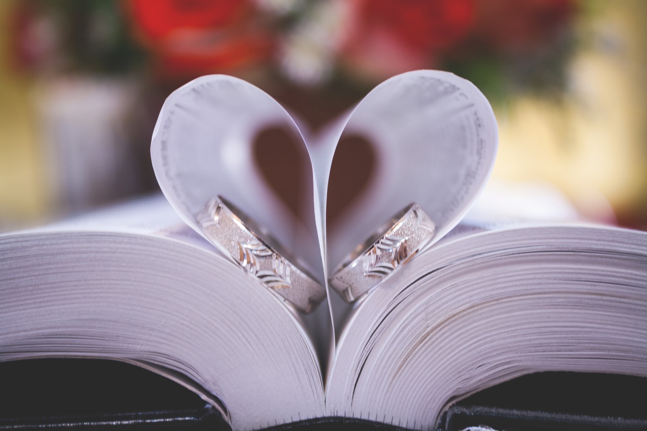 Top 12 Romantic Books to Read on Valentine's Day 2017 Top 12 Romantic Books to Read on Valentine's Day 2017