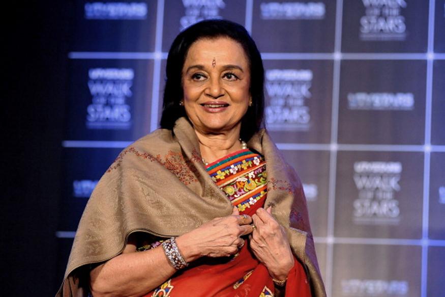 The Hit Girl Asha Parekh Biography to be Launched by Salman Khan The Hit Girl Asha Parekh Biography to be Launched by Salman Khan